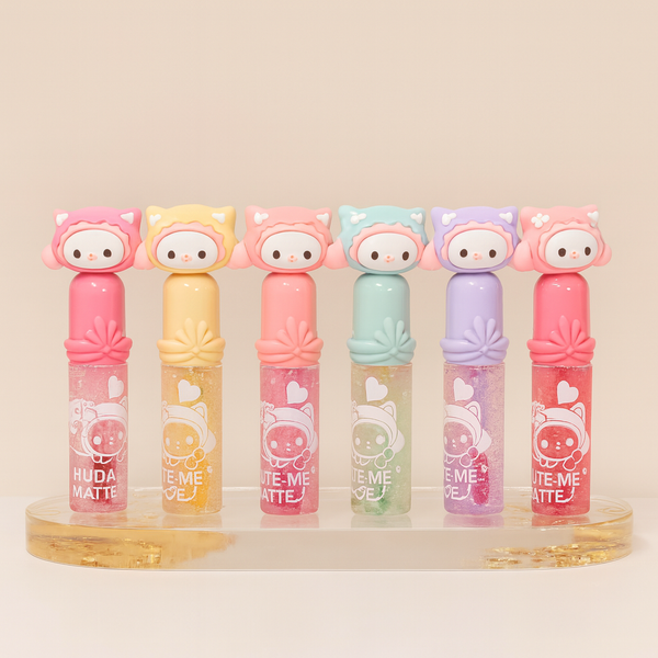 HUDA MATTE ME Lip Gloss – Cute Character Caps, Glitter Shine X-477)
